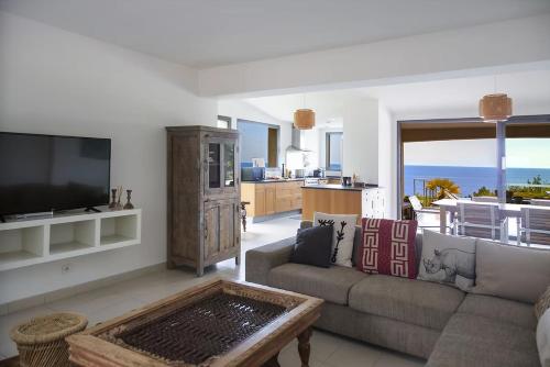 Gallery image of Villa 10 personnes avec piscine vue mer in Conca