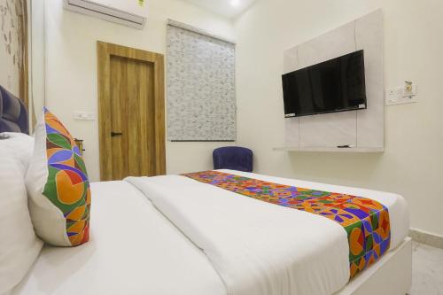 Μια τηλεόραση ή/και κέντρο ψυχαγωγίας στο Via Godbless