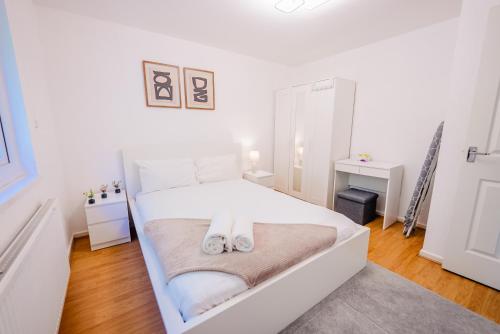 6 BR House with Free Parking, Garden & Fast WiFi photo 8