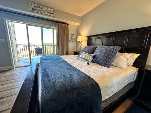 Ένα ή περισσότερα κρεβάτια σε δωμάτιο στο Fairway To Heaven At Four Season 2bed2bath Condo