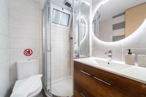 Aura Apartment with view in Venetian Port