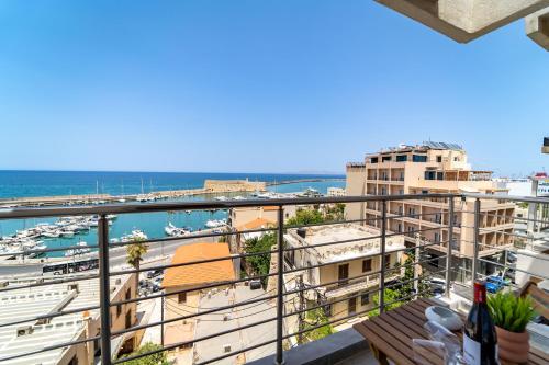 Aura Apartment with view in Venetian Port