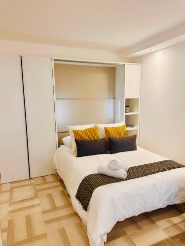 New Cannes Studio, Patio, Steps from La Croisette