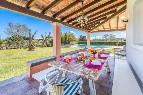 Villa Patricia Impressive garden to enjoy with the family by Renthousing