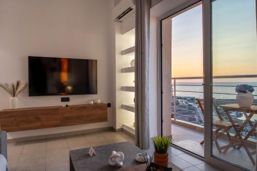 Aura Apartment with view in Venetian Port