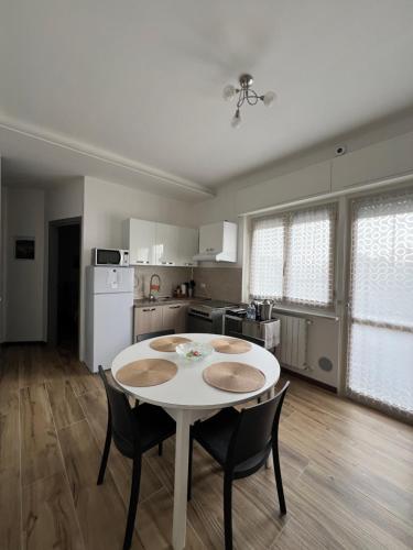 Kuchyň nebo kuchyňský kout v ubytování Easy Bergamo Apartment