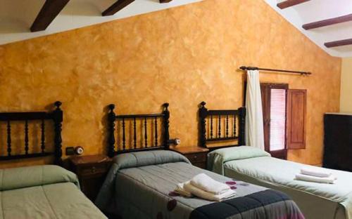 Ένα ή περισσότερα κρεβάτια σε δωμάτιο στο Casa Rural LES PLETES