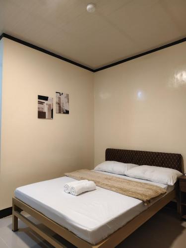 Ένα ή περισσότερα κρεβάτια σε δωμάτιο στο Loreto's Inn