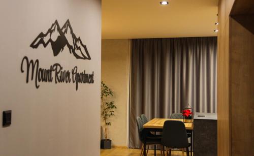 MountRiver Apartment