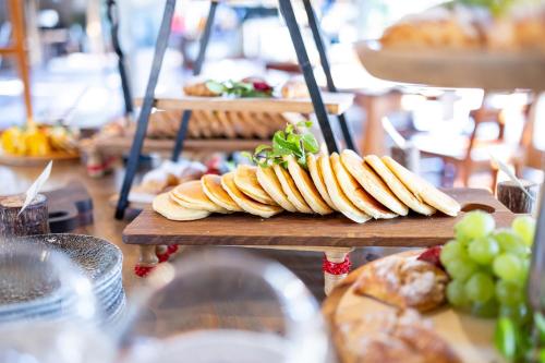 山林小屋内部或周边提供的食物