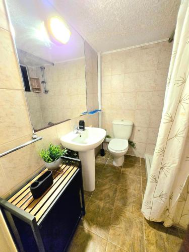 Ένα μπάνιο στο Finikoudes Fabulous Apartment