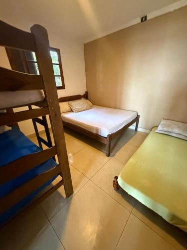 a bedroom with two bunk beds and a ladder at Bela vista in Paraty