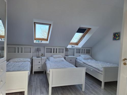 Postel nebo postele na pokoji v ubytování OstseeNest