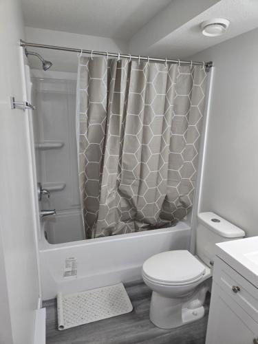 Koupelna v ubytování 2705 B Makowsky Crescent, Regina