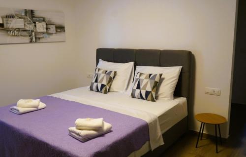 Ένα ή περισσότερα κρεβάτια σε δωμάτιο στο Villa Luminosa by Villas Guide