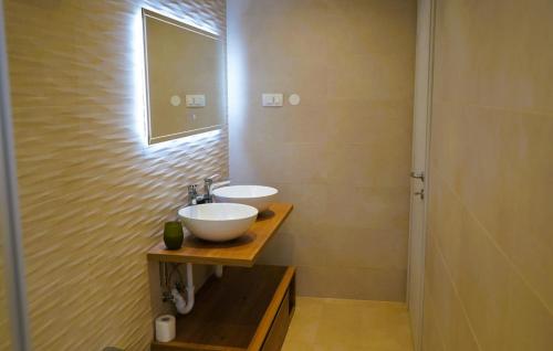 Ένα μπάνιο στο Villa Luminosa by Villas Guide