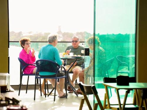 Επισκέπτες που μένουν στο Bella Vista Hotel