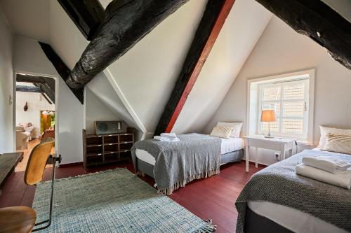 Postel nebo postele na pokoji v ubytování Altes Fährhaus & Bäckerhaus (komplett)