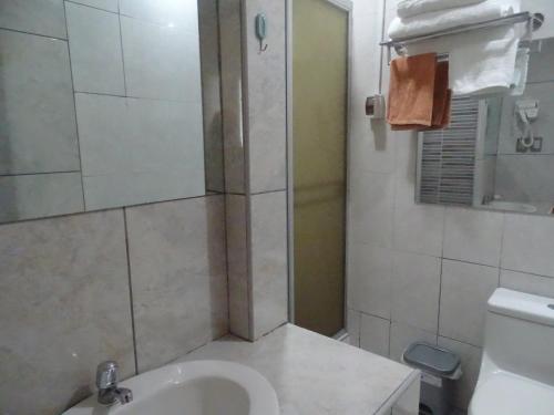 Ένα μπάνιο στο D´Milez Hotel