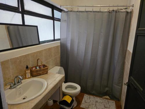 Koupelna v ubytování Casita Chipilapa en Antigua Guatemala