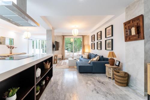 Exclusive Ground Floor with Large Garden in Puerto Banús