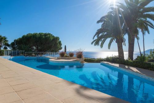2-Br Panoramic Views Top Floor Cannes