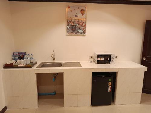 Kuchyň nebo kuchyňský kout v ubytování SVAH Boutique Patong