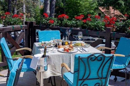 Φαγητό σε αυτό το διαμέρισμα ή κάπου εκεί κοντά