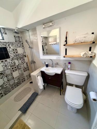 Koupelna v ubytování Beautiful House en el Centro, con Cochera