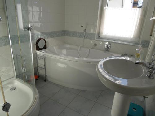 Ένα μπάνιο στο Ferienwohnung Waltraud