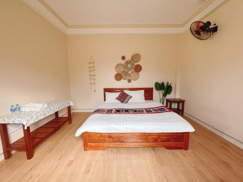 Giường trong phòng chung tại Mai Chau Green Field Hostel Rooftop Bar