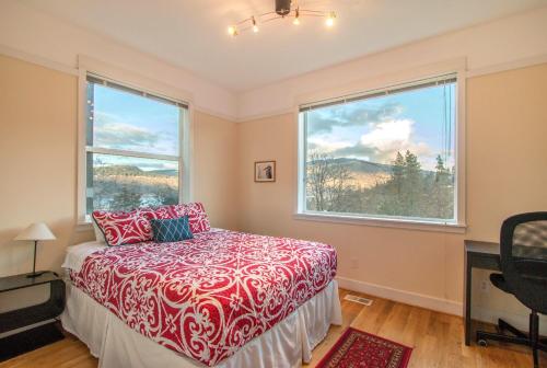 Postel nebo postele na pokoji v ubytování Hazel House 30 day minimum