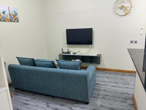 Μια τηλεόραση ή/και κέντρο ψυχαγωγίας στο Mutamba Central