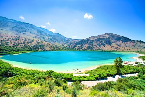 a view of a beach with mountains in the background at Perla Nera Villa Mit Privatem Beheiztem Pool in Kávallos