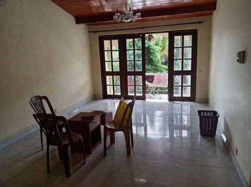 Χώρος καθιστικού στο Kandy Crush Nature Villa