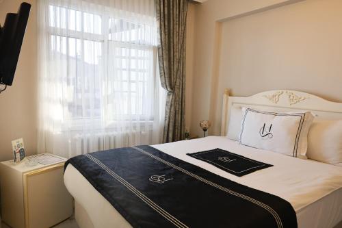 Ένα ή περισσότερα κρεβάτια σε δωμάτιο στο Samsun Charme Hotel