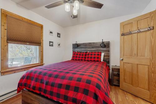 Postel nebo postele na pokoji v ubytování Pebble on The Creek