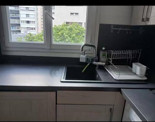 Η κουζίνα ή μικρή κουζίνα στο Appartement cosy à 2 mins de Paris