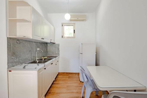 Nhà bếp/bếp nhỏ tại Villa Bukuroshi