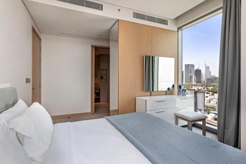 Ένα ή περισσότερα κρεβάτια σε δωμάτιο στο Lux 2BR Vida Dubai Mall Connected