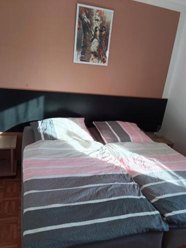 a bed in a bedroom with a picture on the wall at Fewo Kretsche in Boxberg