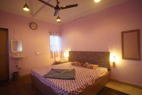 Ένα ή περισσότερα κρεβάτια σε δωμάτιο στο Kalpataru