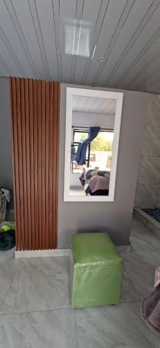 una habitación con una ventana y un puf verde en DREAMS INN guest house, en Maun