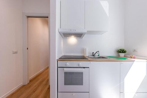 Sambuco1 - Quiet Apt with 2 Double Bedrooms - B Home