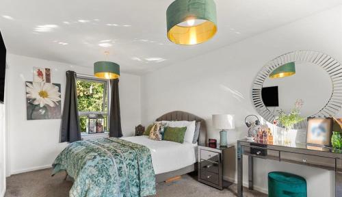 Voodi või voodid majutusasutuse Spacious 4 Bed house Perfect for Contractors-Relocators toas