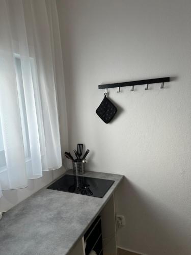 Η κουζίνα ή μικρή κουζίνα στο Cozy apartment near hockey & football arena