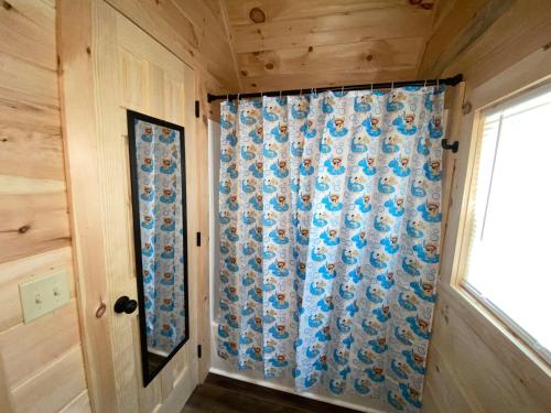 Ένα μπάνιο στο Jellystone Park Lake Charles