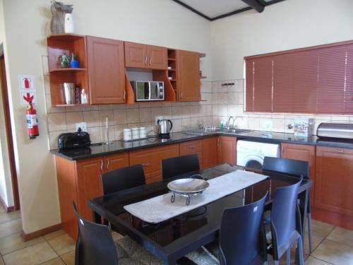 Köök või kööginurk majutusasutuses Da Gama Lake Cottages - Coral Tree