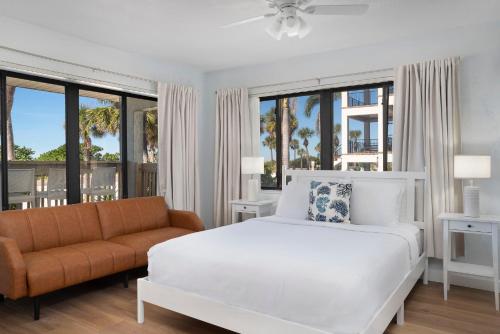 Postel nebo postele na pokoji v ubytování Sabal Palms Inn