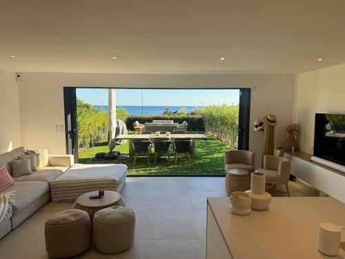 Villa Saphir - Sea view, beach access and pool